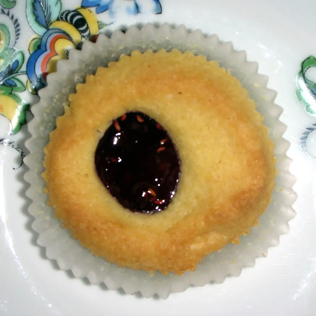 Jam-filled cookies